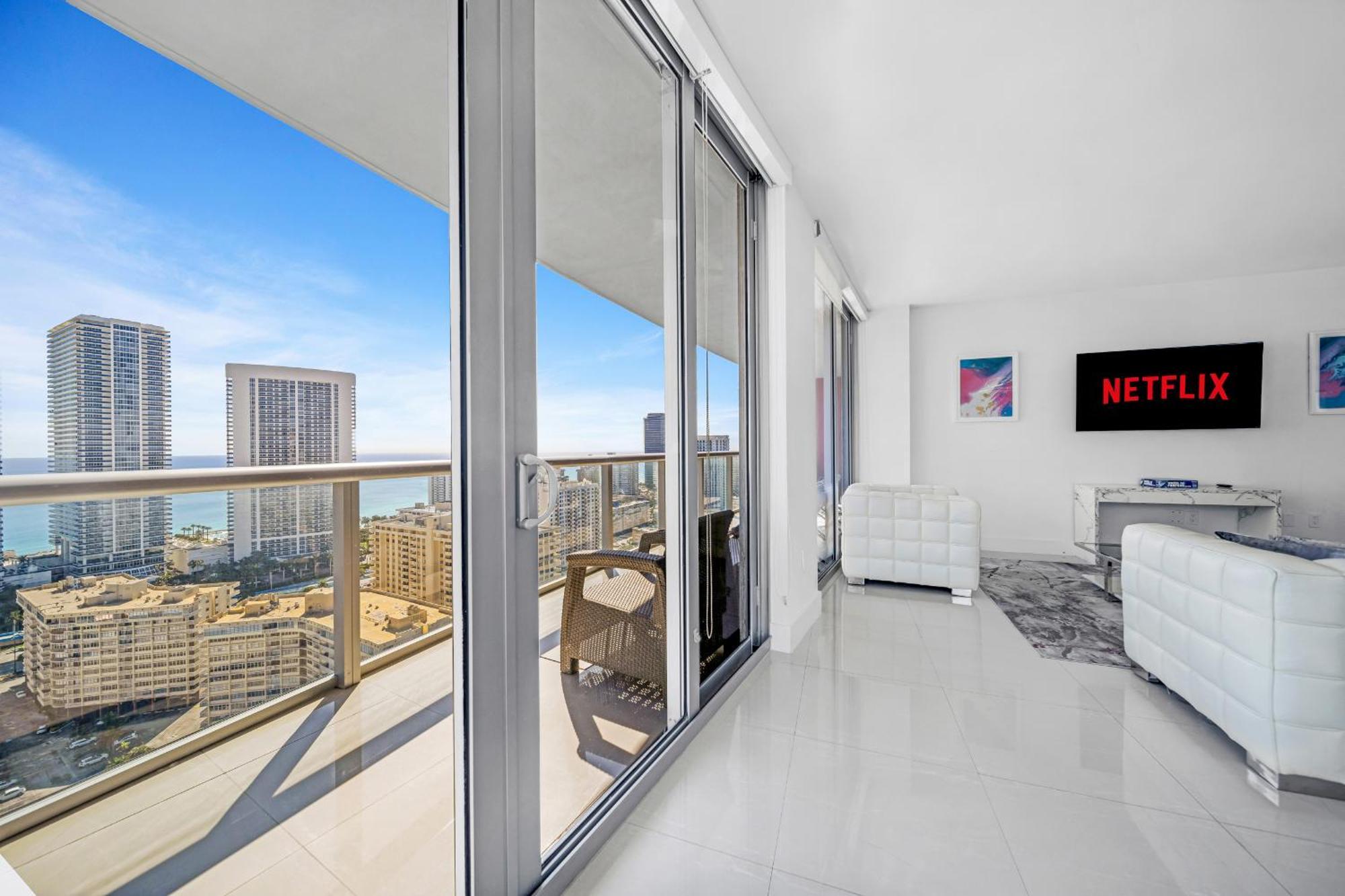 Resort-Style Living With Direct Ocean Views - 3Br Beauty Hallandale Beach Exterior photo