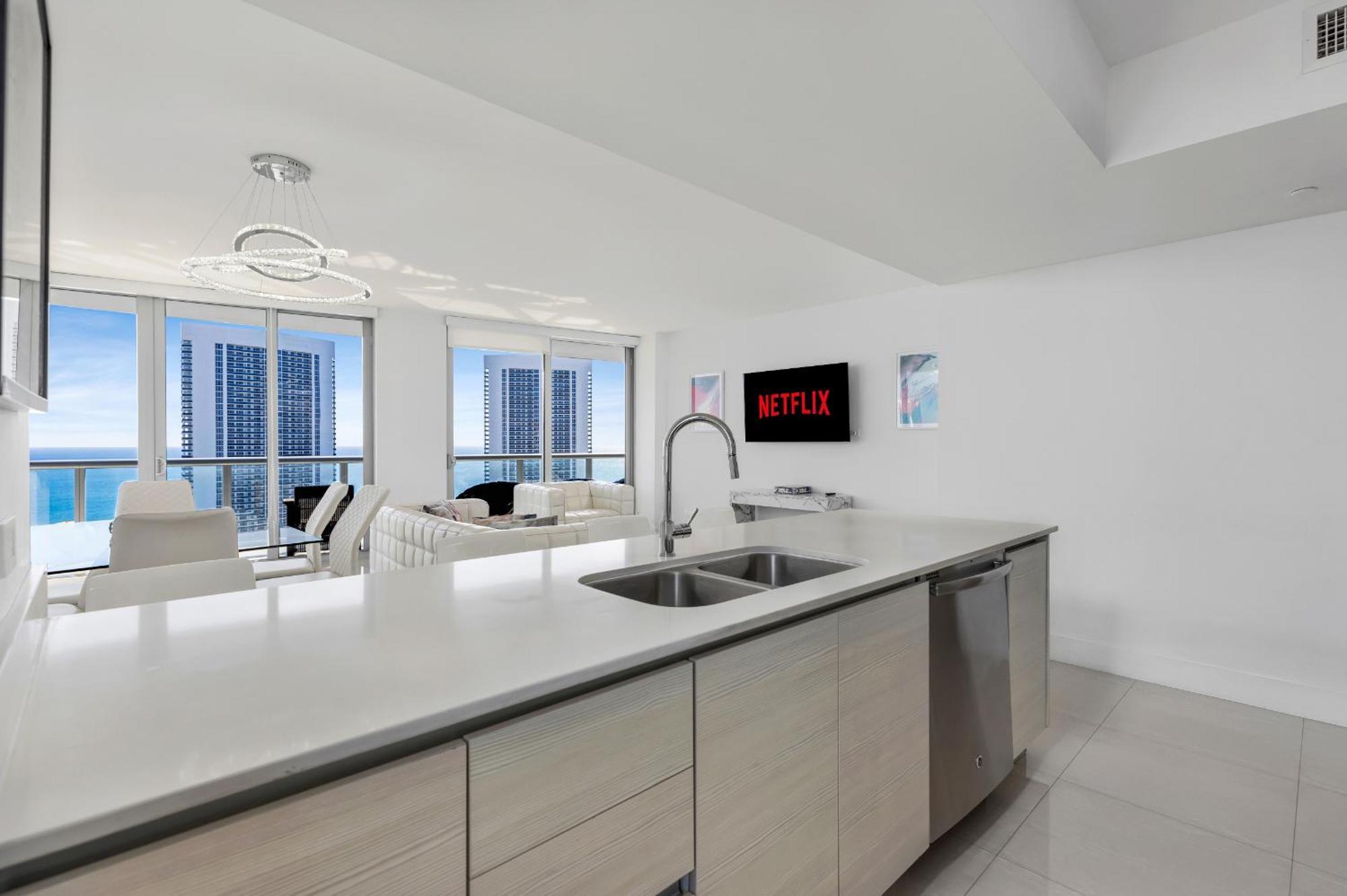 Resort-Style Living With Direct Ocean Views - 3Br Beauty Hallandale Beach Exterior photo